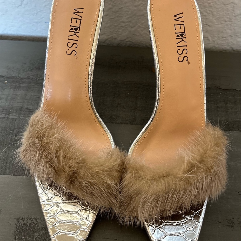 Wet kiss Women's Cream and Tan Fur Heels